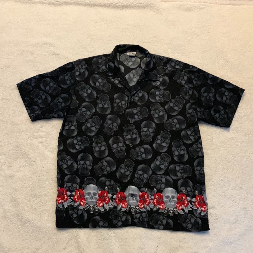 Request Mens Black Skull Print Button Down Short Sleeve Shirt Size Large